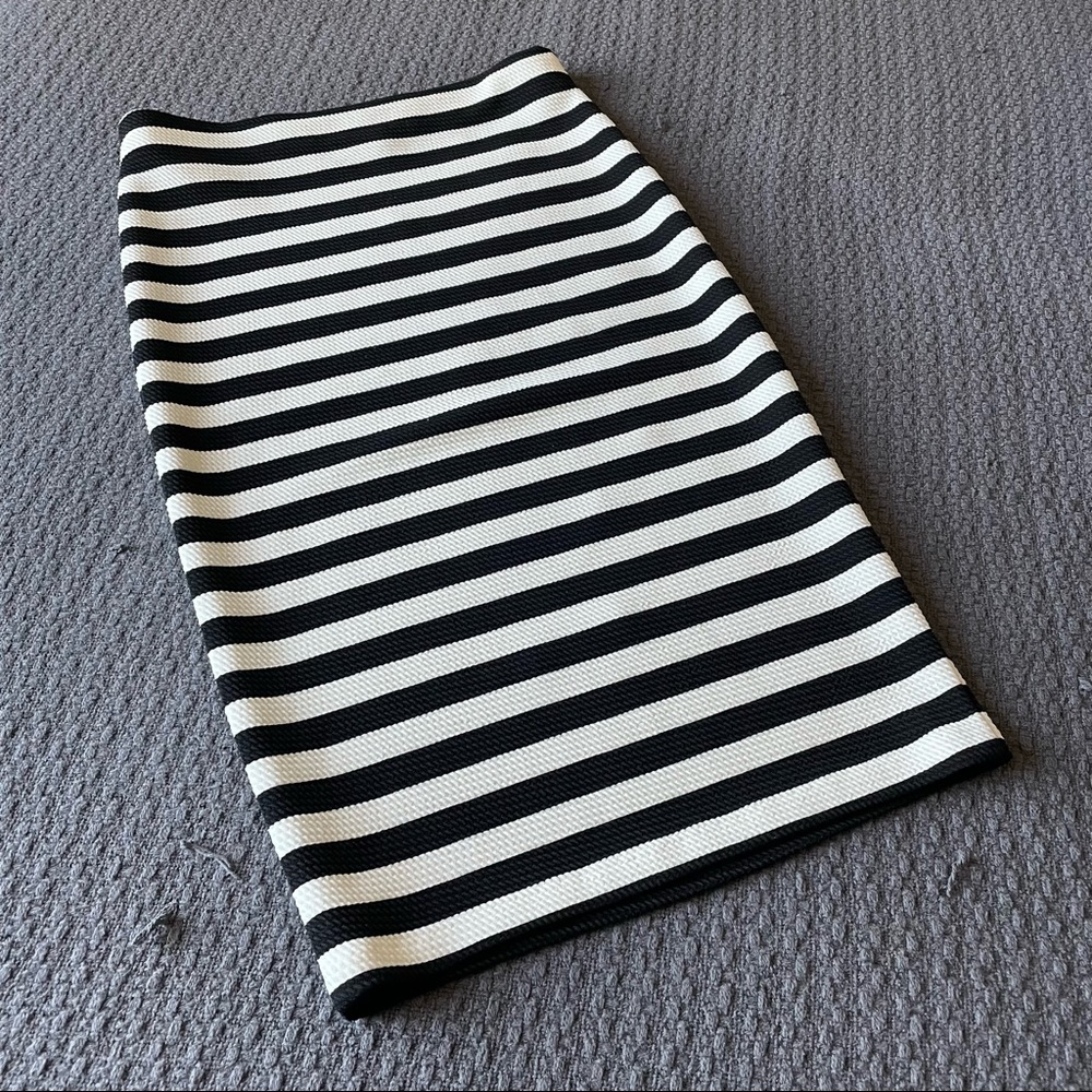Black/White Striped Stretchy Skirt XS